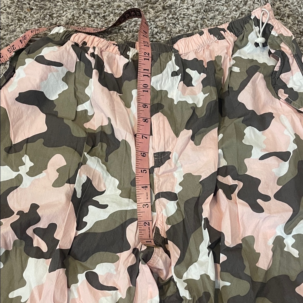 Women’s XL Camouflage Cargo Pants - Picture 11 of 14
